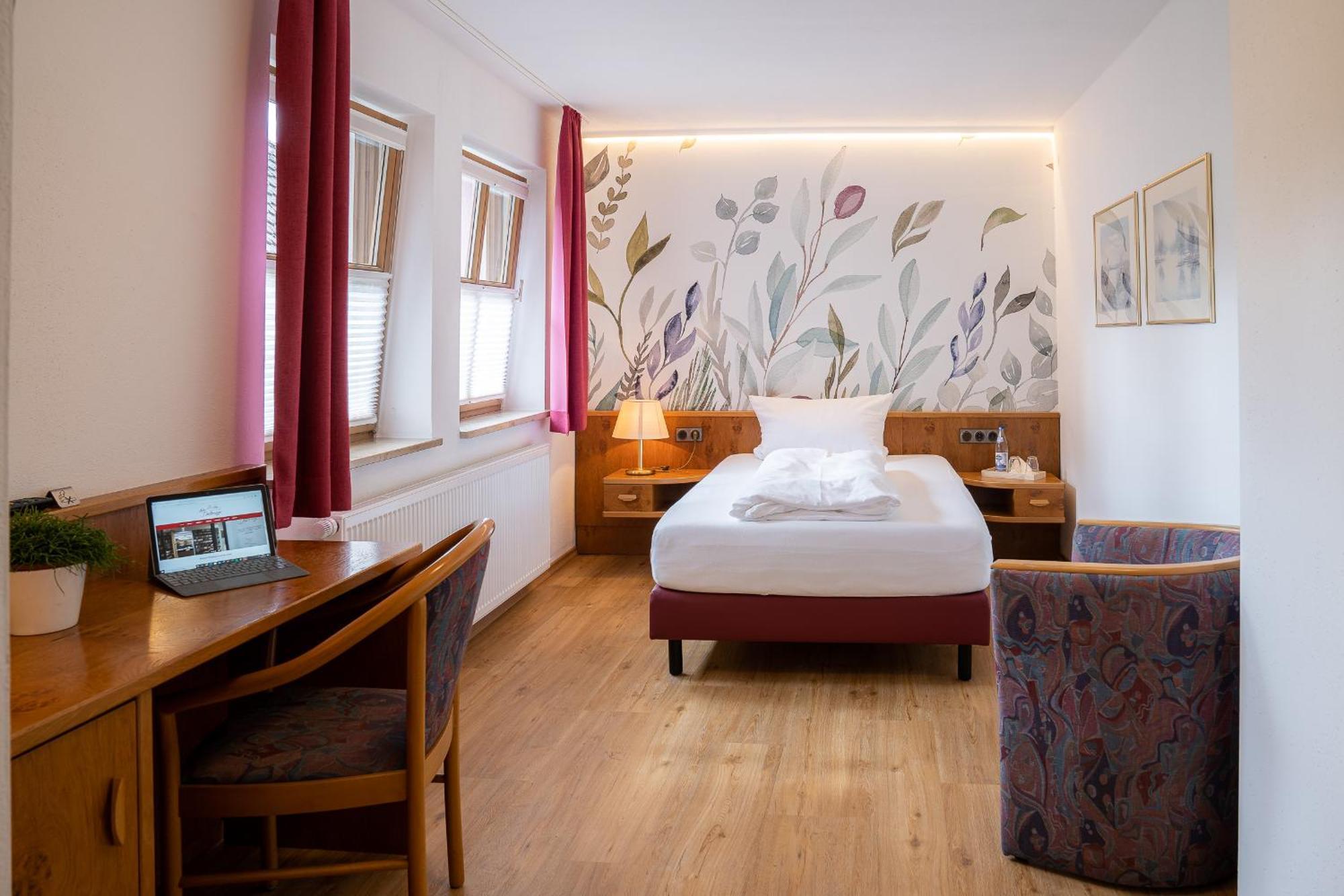 Zum Dallmayr Hotel Garni Berching Exterior photo